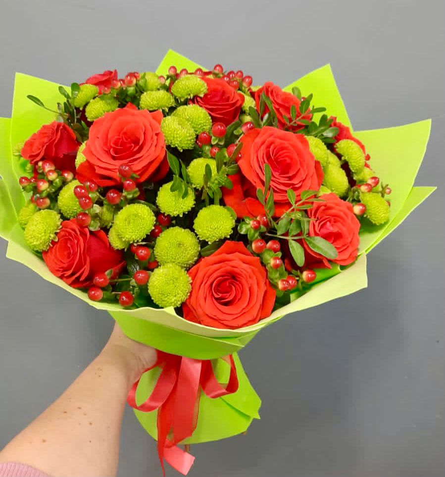 Букет цветов из: Хризантемы и Розы в Кировский Приморского края