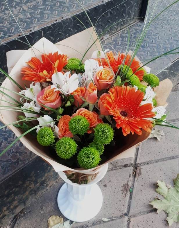 Букет цветов из: Герберы, Хризантемы, Альстромерии и Розы в Кировский Приморского края