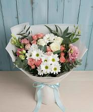 Букет цветов из:  Розы, Лизиантусы и Хризантемы в Кировский Приморского края