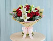 Букет цветов из:  Лилии и Розы в Кировский Приморского края