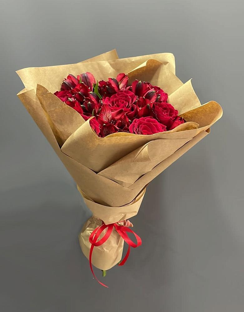 Букет цветов из: Альстромерии и Розы в Кировский Приморского края