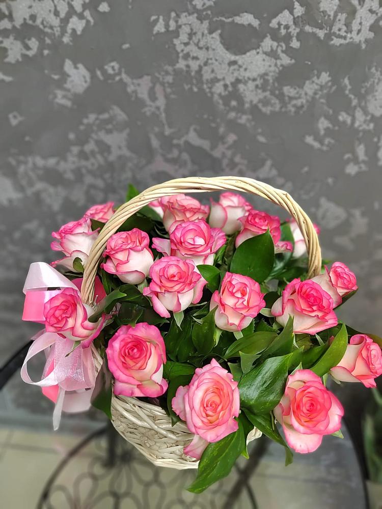 Цветочная композиция из Розы в корзине в Кировский Приморского края