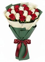 Букет Микс из красных и белых роз в Кировский Приморского края