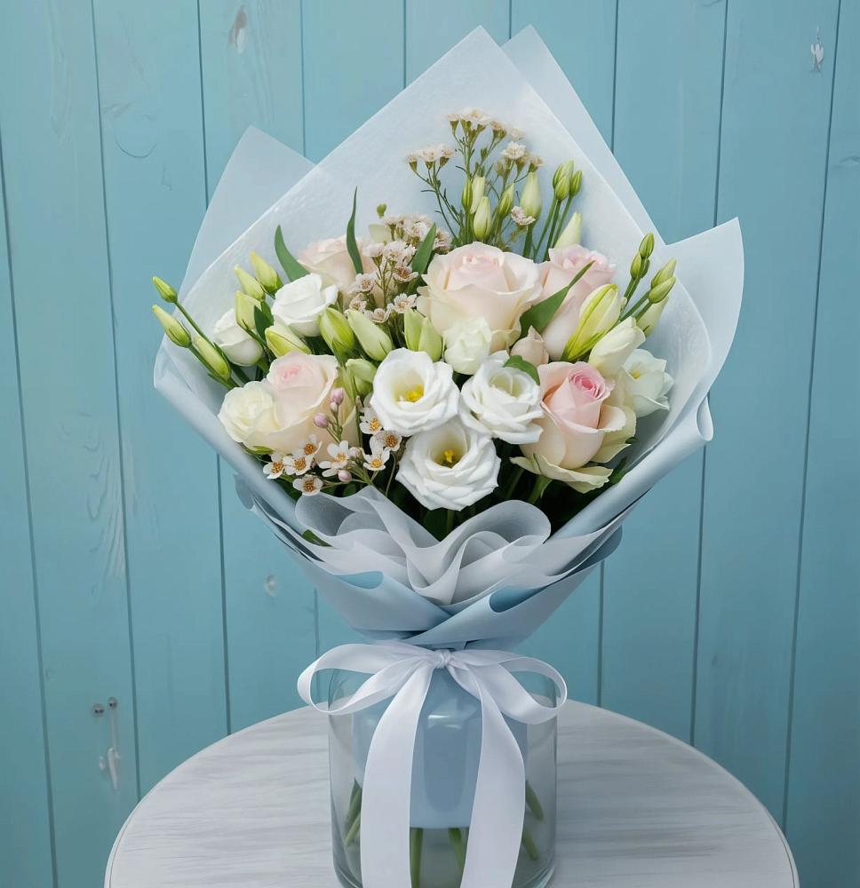 Букет цветов из: Розы и Лизиантусы в Кировский Приморского края