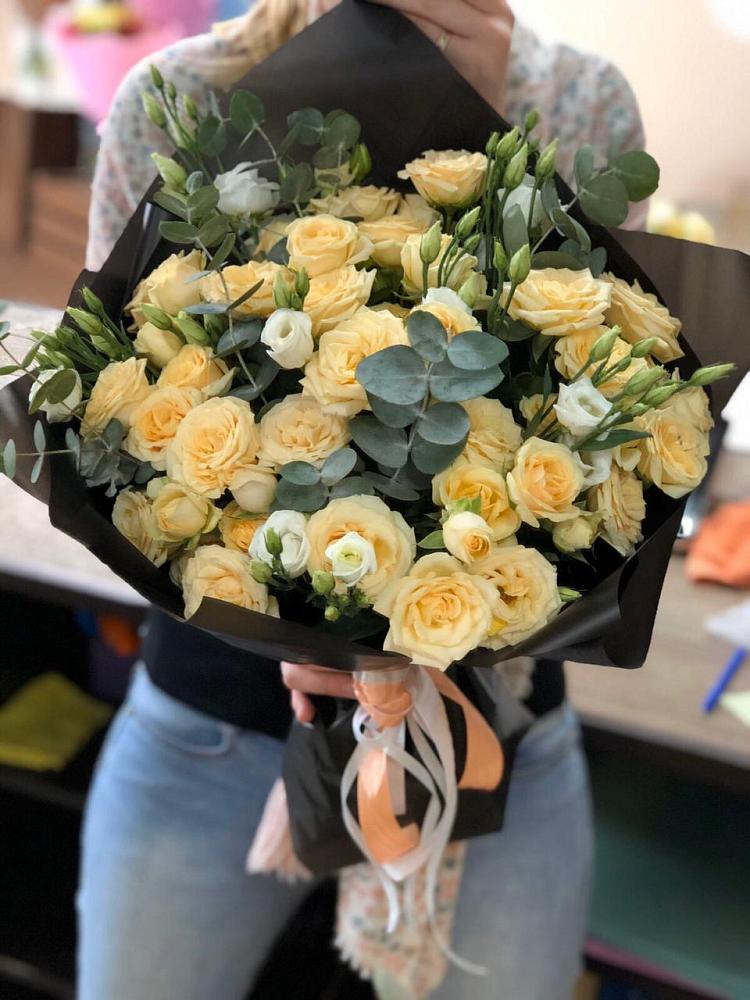 Букет цветов из: Розы и Лизиантусы в Кировский Приморского края