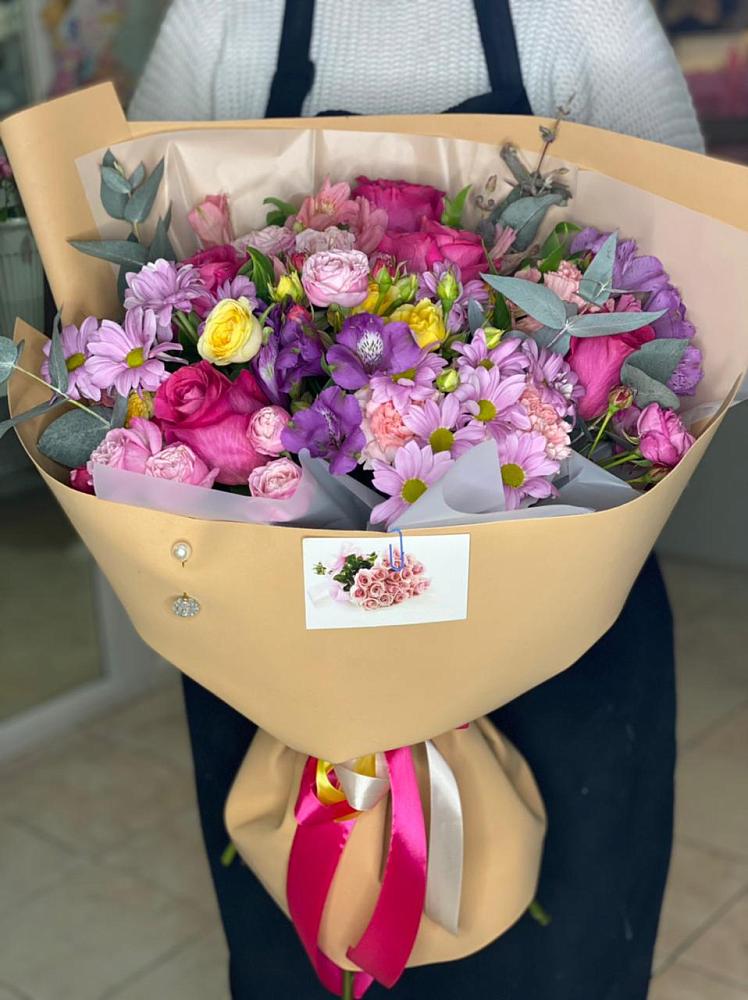 Букет цветов из: Хризантемы, Гвоздики и Альстромерии в Кировский Приморского края