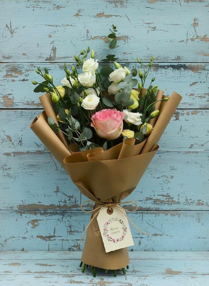 Букет цветов из: Розы и Лизиантусы в Кировский Приморского края