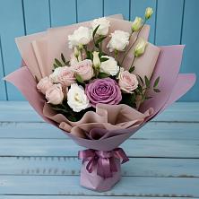 Букет цветов из:  Розы и Лизиантусы в Кировский Приморского края