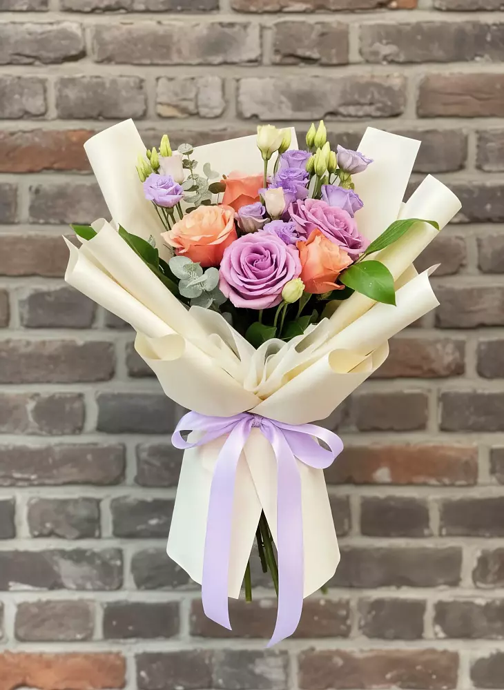 Букет цветов из: Лизиантусы и Розы в Кировский Приморского края