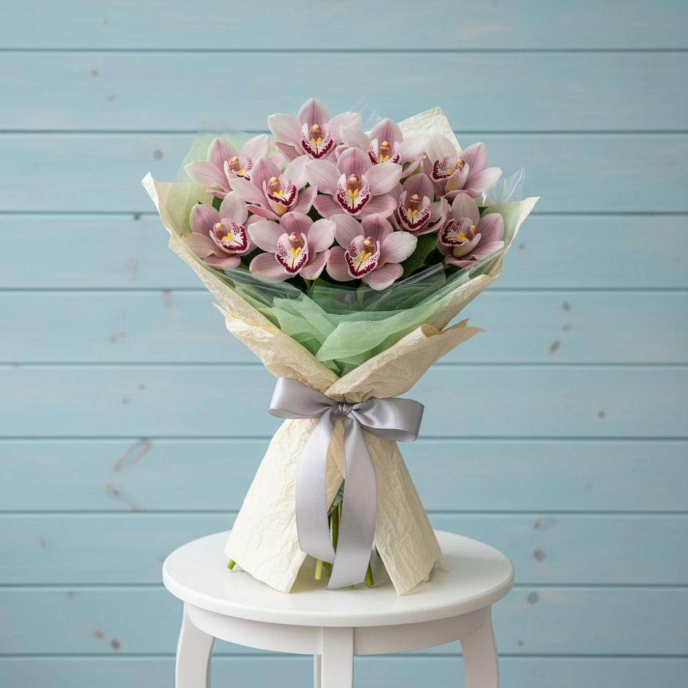 Букет цветов из: Орхидеи и Розы в Кировский Приморского края