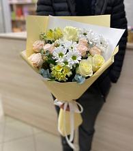 Букет цветов из:  Альстромерии, Розы и Хризантемы в Кировский Приморского края