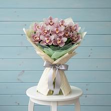 Букет цветов из:  Орхидеи и Розы в Кировский Приморского края