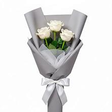 Букет 3 белые розы в Кировский Приморского края