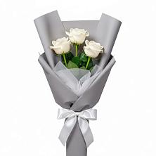 Букет 3 белые розы в Кировский Приморского края