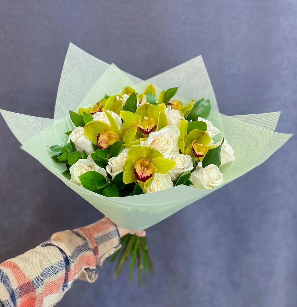 Букет цветов из: Орхидеи и Розы в Кировский Приморского края