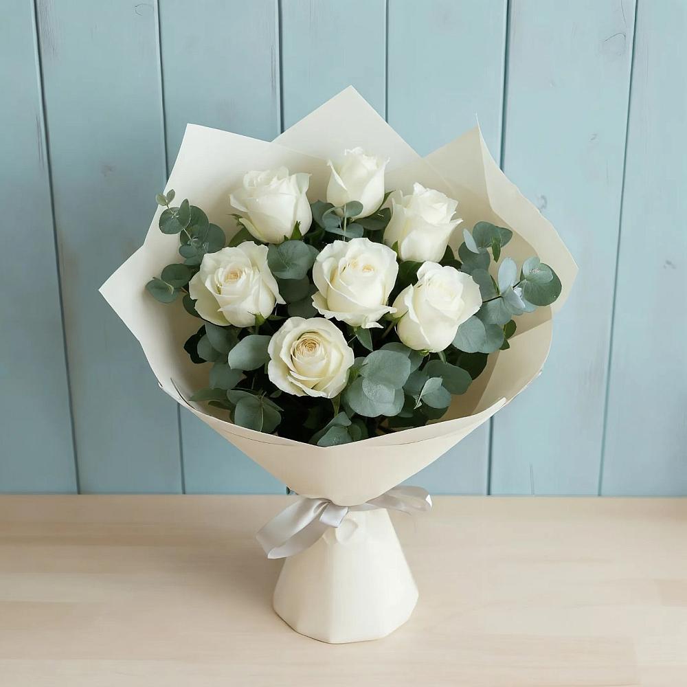 Букет Белые розы в Эвкалипте в Кировский Приморского края