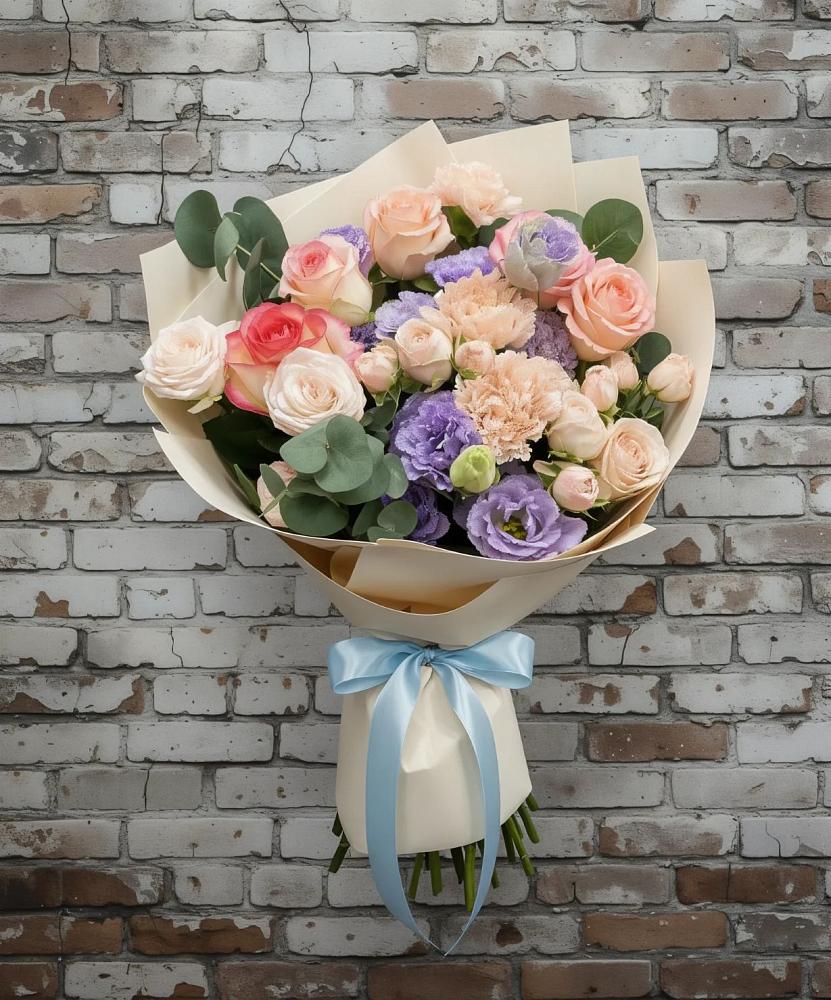 Букет цветов из: Розы, Лизиантусы и Гвоздики в Кировский Приморского края