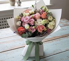 Букет цветов из:  Розы, Лизиантусы и Гвоздики в Кировский Приморского края