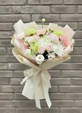Букет цветов из:  Гвоздики, Розы, Лизиантусы и Хризантемы в Кировский Приморского края