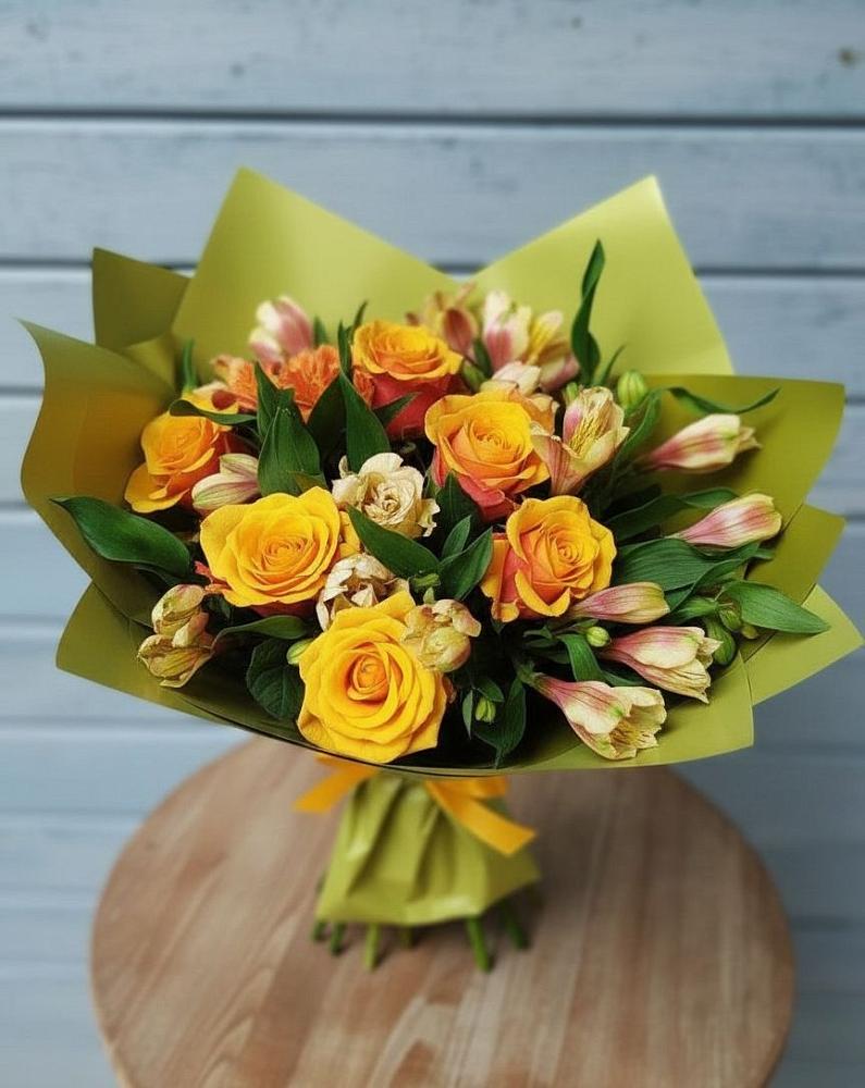 Букет цветов из: Альстромерии и Розы в Кировский Приморского края