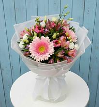 Букет цветов из:  Герберы, Альстромерии и Лизиантусы в Кировский Приморского края