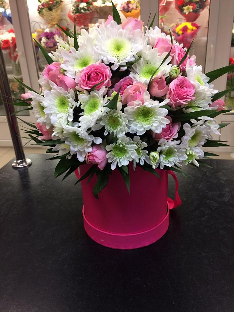 Цветочная композиция из Розы и Хризантемы в шляпной коробке в Кировский Приморского края