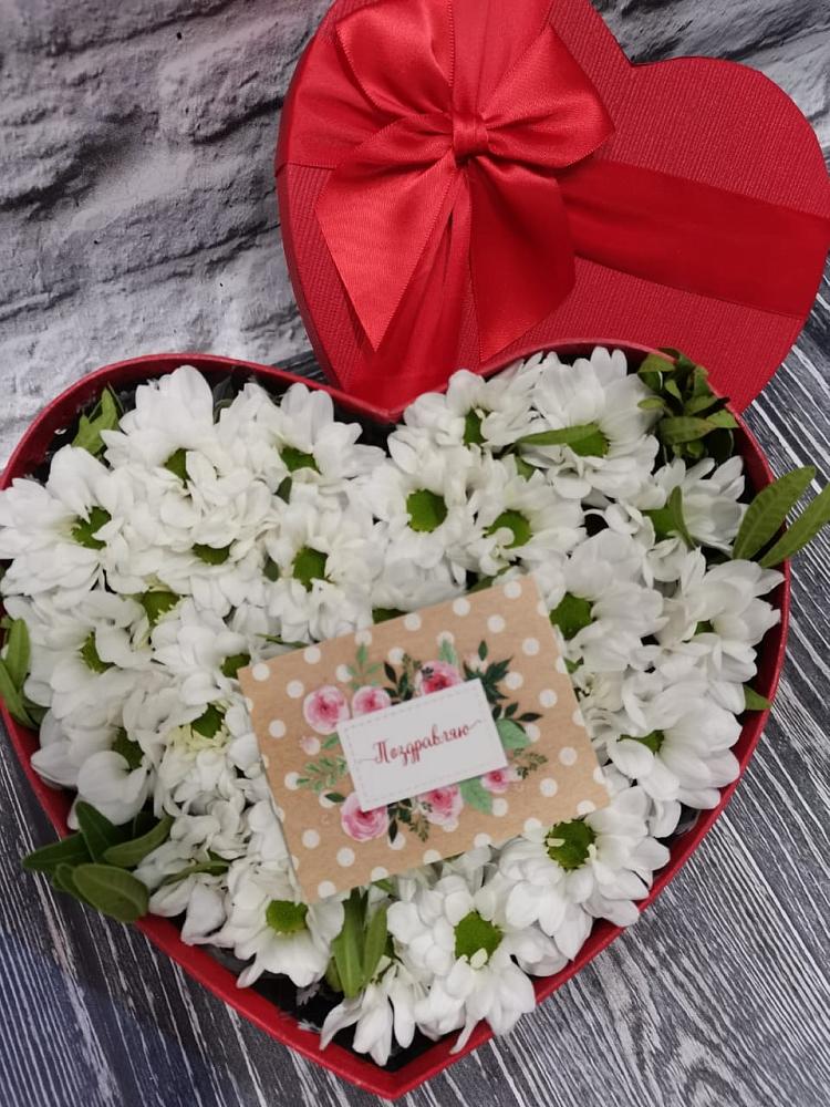 Цветочная композиция из Хризантемы в виде сердца в Кировский Приморского края