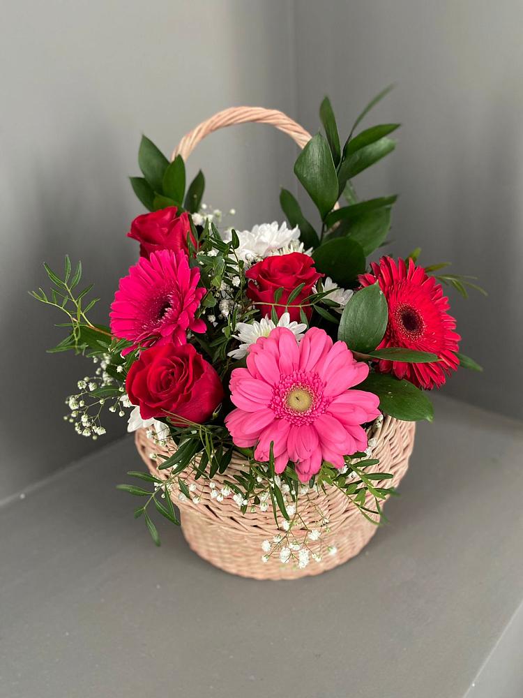 Цветочная композиция из Розы, Хризантемы и Герберы в корзине в Кировский Приморского края