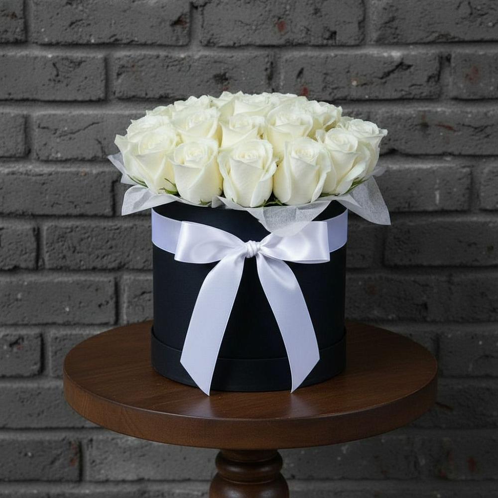 Цветочная композиция из Розы в шляпной коробке в Кировский Приморского края