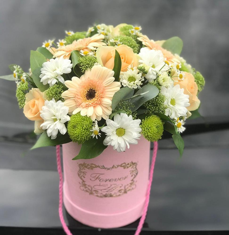 Цветочная композиция из Розы, Герберы и Хризантемы в шляпной коробке в Кировский Приморского края