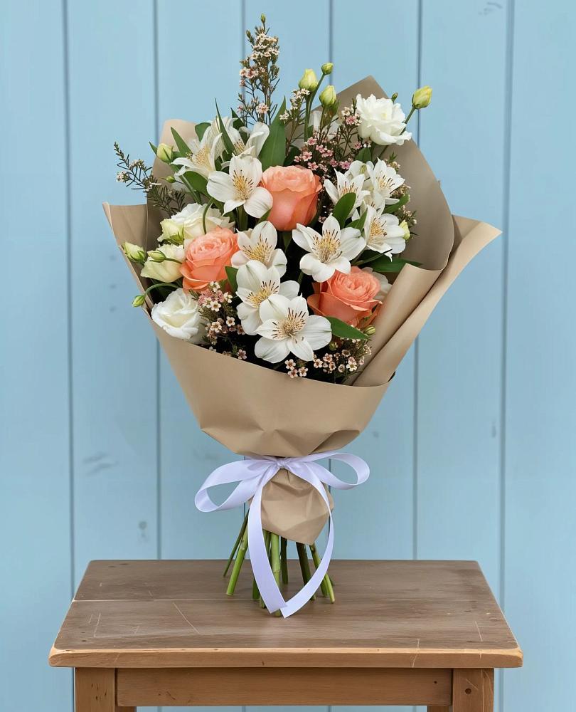 Букет цветов из: Альстромерии, Лизиантусы, Розы и Хризантемы в Кировский Приморского края