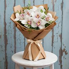 Букет цветов из:  Орхидеи и Розы в Кировский Приморского края