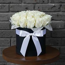 Цветочная композиция из Розы в шляпной коробке в Кировский Приморского края