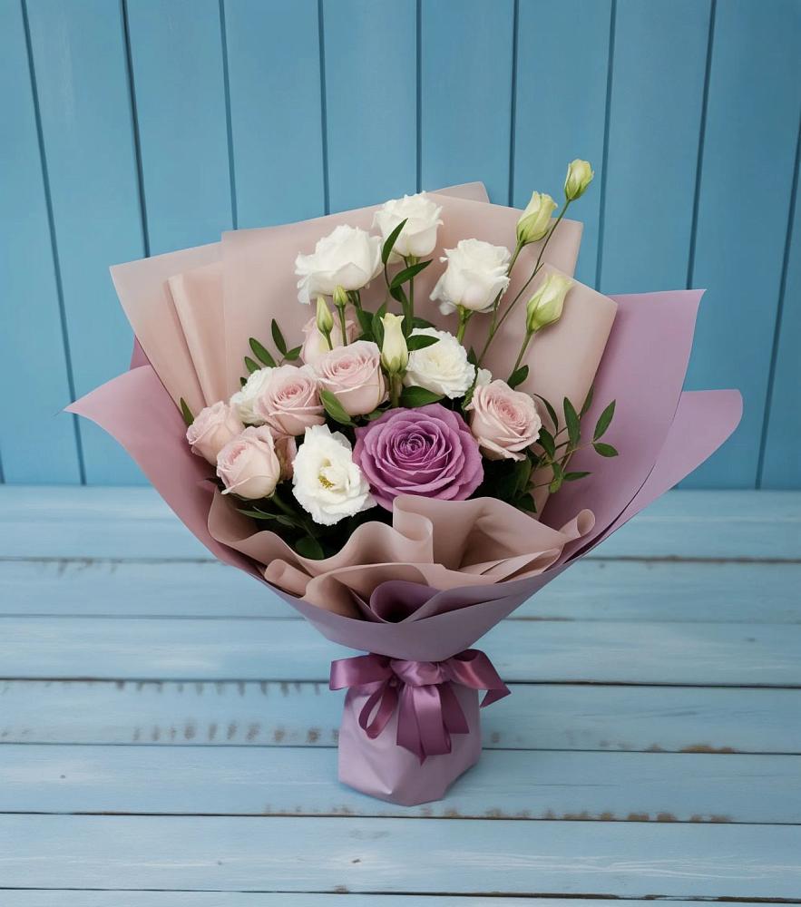 Букет цветов из: Розы и Лизиантусы в Кировский Приморского края